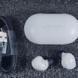 Samsung Galaxy Buds Bluetooth R170 Wireless Earbuds & Charging Case - White