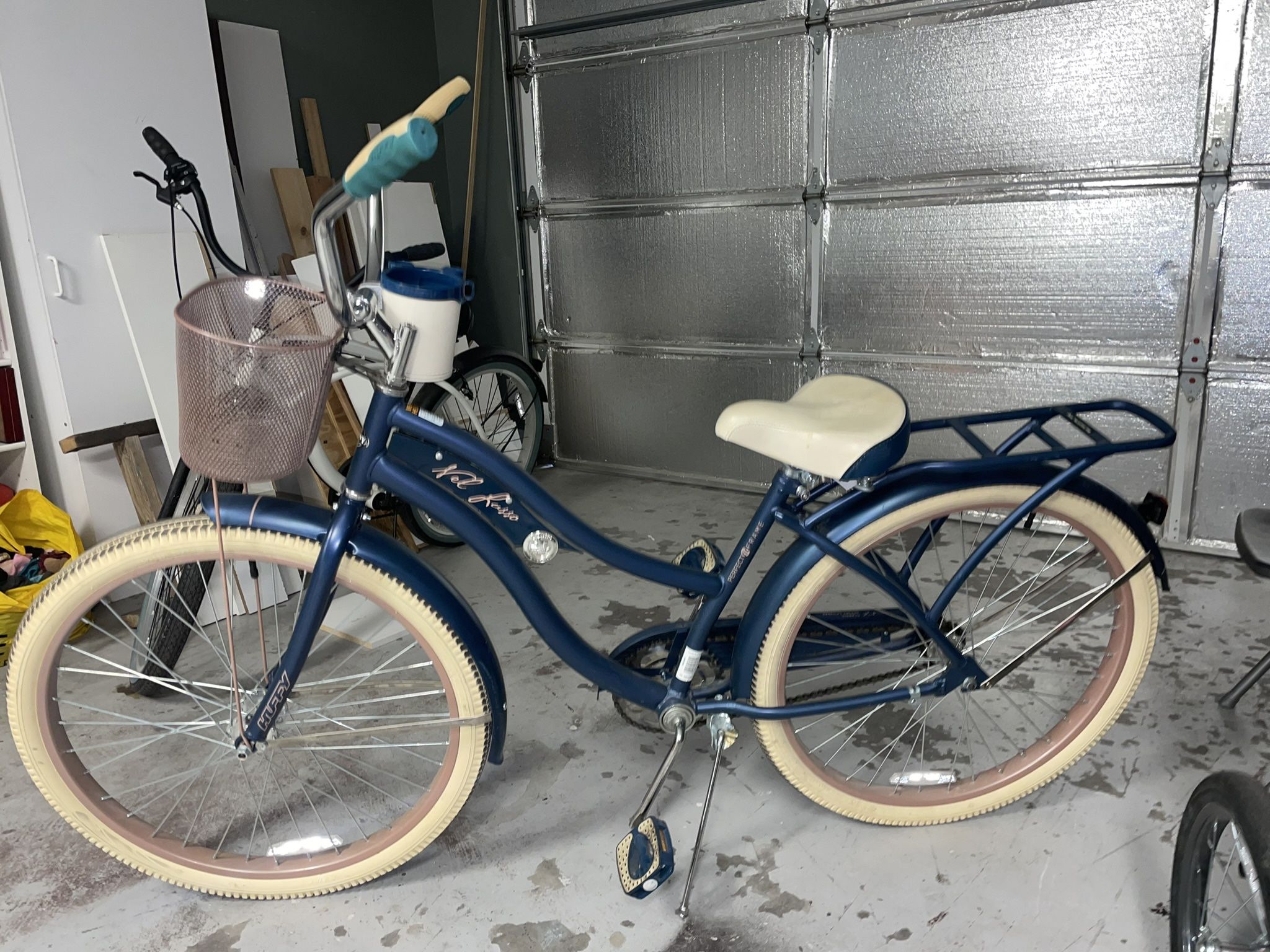 Huffy 26 Nel Lusso Women's Beach Cruiser Bike, Blue