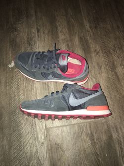 Nike internationalist size 7