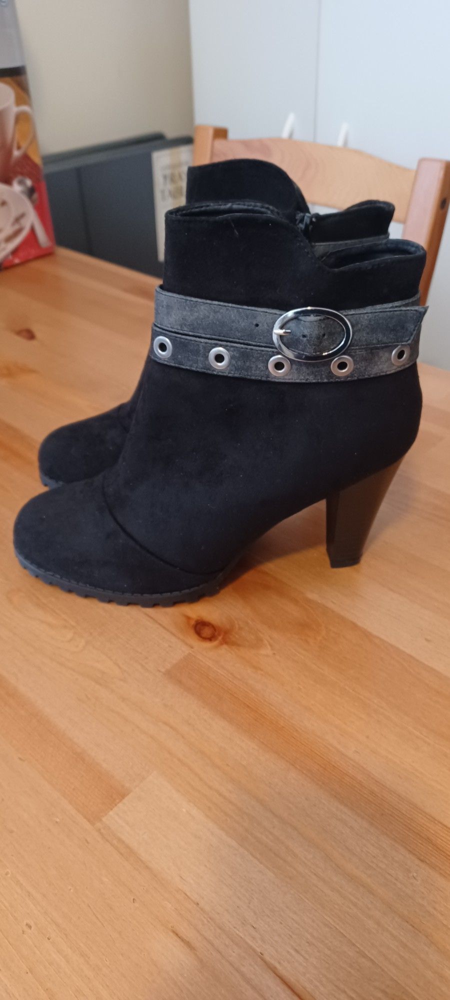 New Kisses 💋 Boots Black Women's Size 9.5 