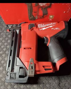 ⭐️NEW⭐️ Milwaukee M12 FUEL 18 Guage Brad Nailer 2541-20