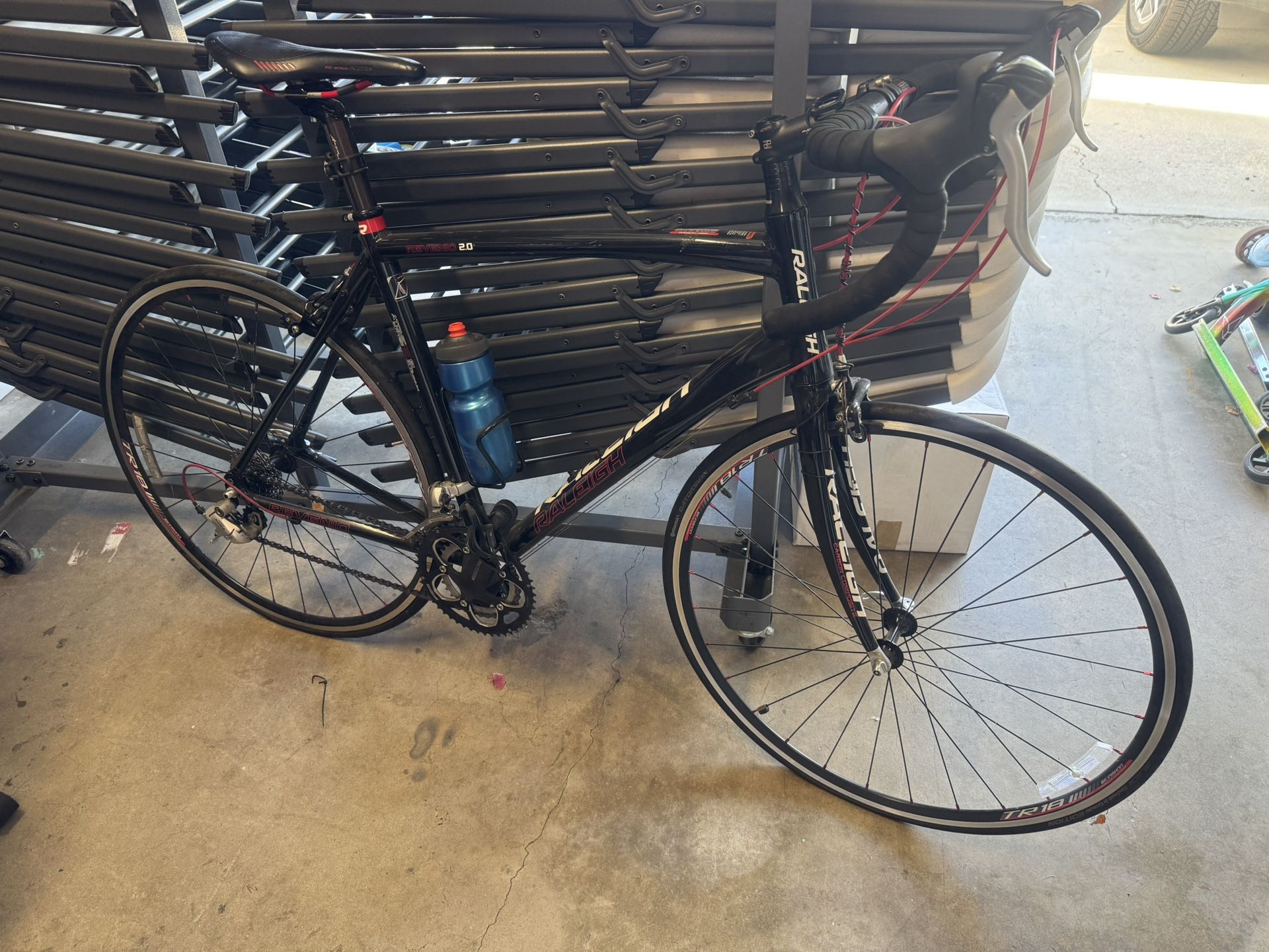 Raleigh Revenio 2.0 Road Bike