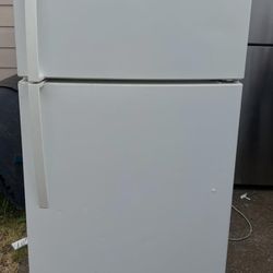 Kenmore refrigerator in excellent condition 🧊