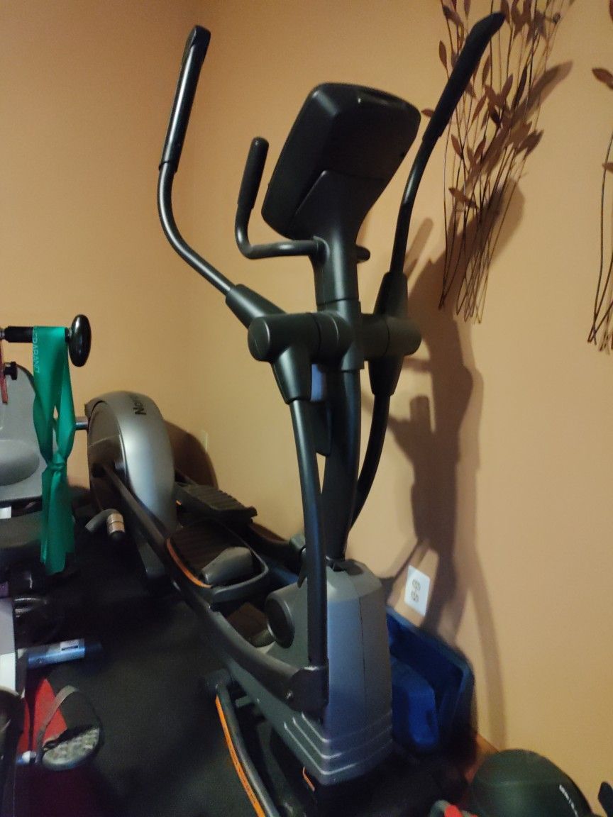 Nordic Track E 7.7 Power Incline Elliptical