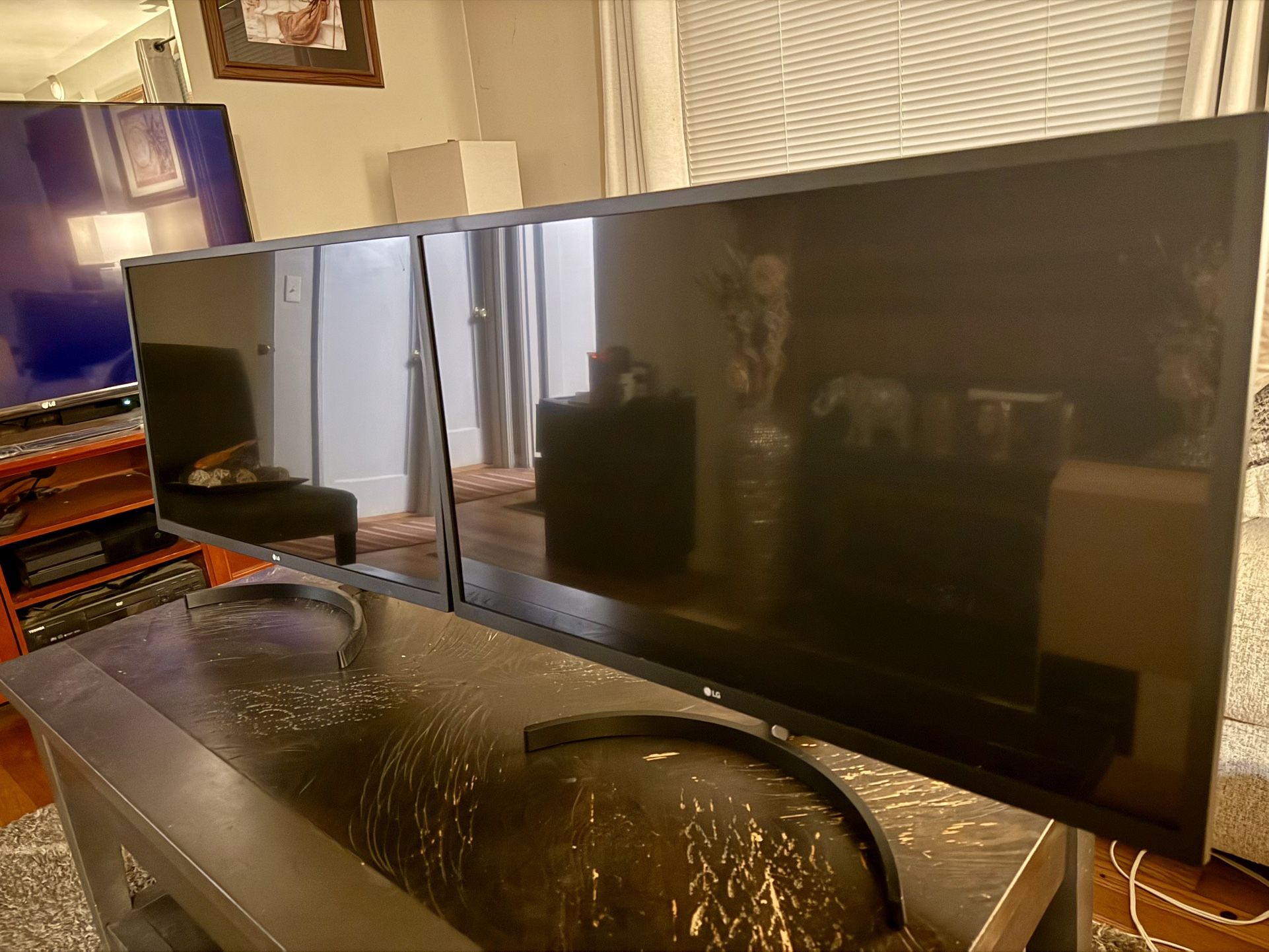 LG 32" Class FHD IPS FreeSync 2 Monitors