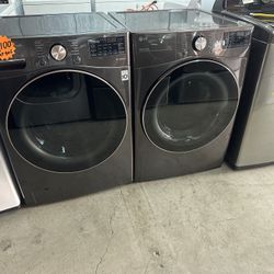 BLACK STAINLESS LG THINQ FRONT LOAD WASHER & GAS DRYER SET 
