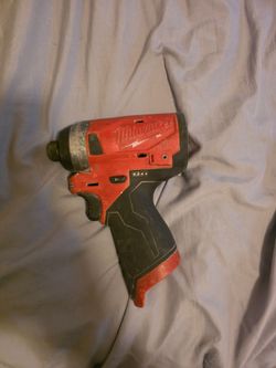 Milwaukee impact drill M12