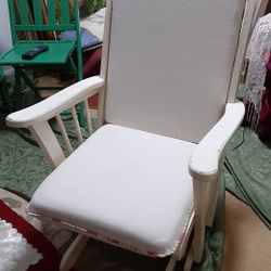 Vintage Rocking Chair 