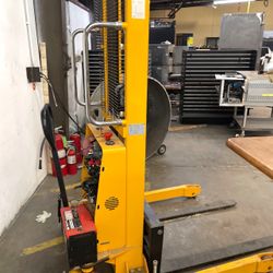 Electric Walk-Behind Pallet Stacker