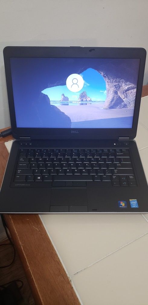 Dell Latitude E6440 Intel I7 2.80 GHz 320 Hard Drive 8Gig Ram DVD