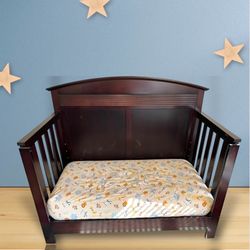Delta convertible Children Baby crib / toddler bed, mattress included