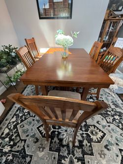 Furniture Row  Dining Table Set