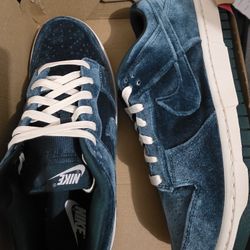 WMNS NIKE DUNK LOW VELVET GREEN - SIZE 11W (9.5M)