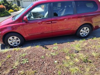 Kia Sedona van asking 1750 or best offer