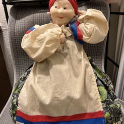 VINTAGE RARE DOLL FROM THE 1930s for a vintage samovar in very good condition!
