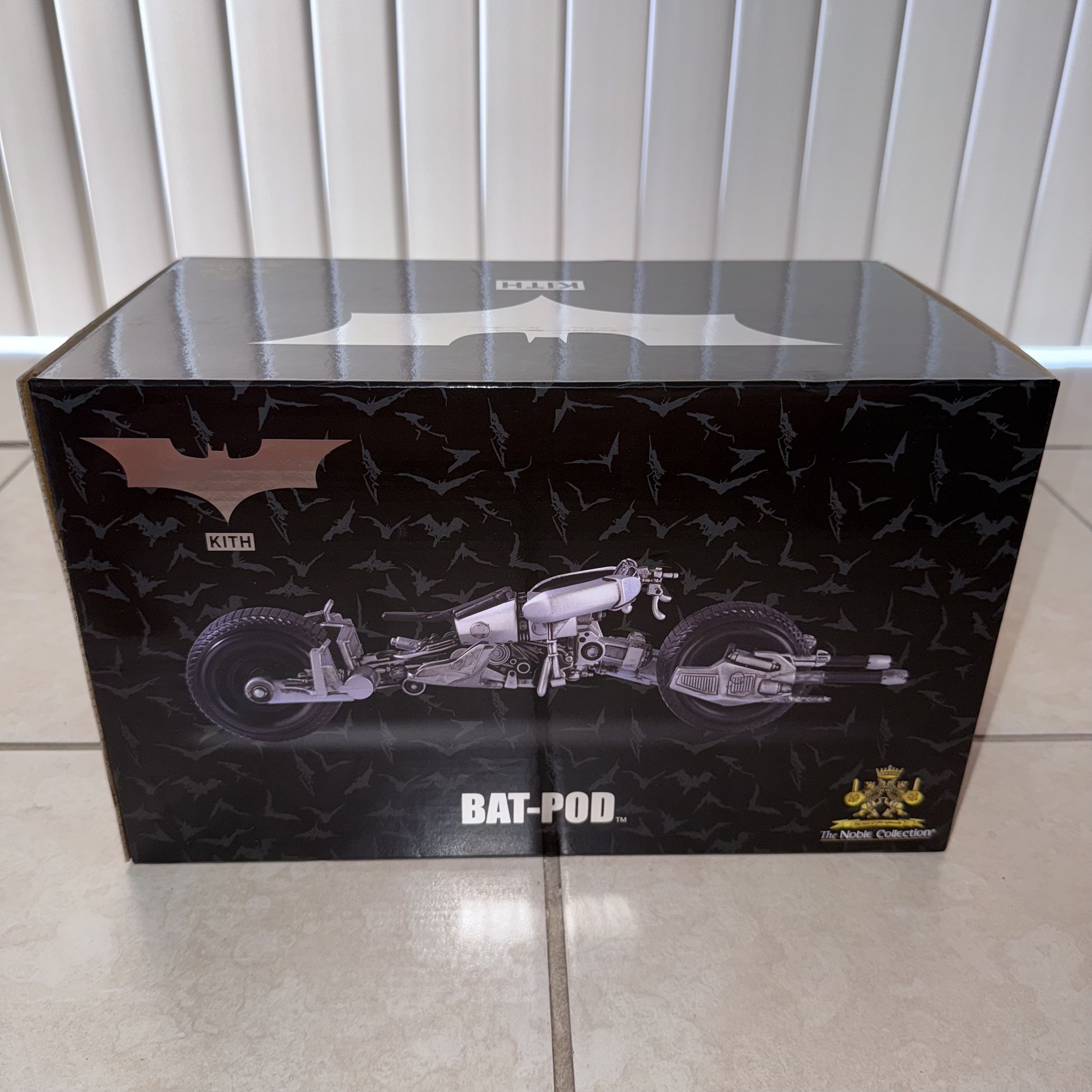 アメコミ Noble Collection KITH Batman Bat Pod KITH BATMAN NOBLE COLLECTION BATPOD 【公式通販】