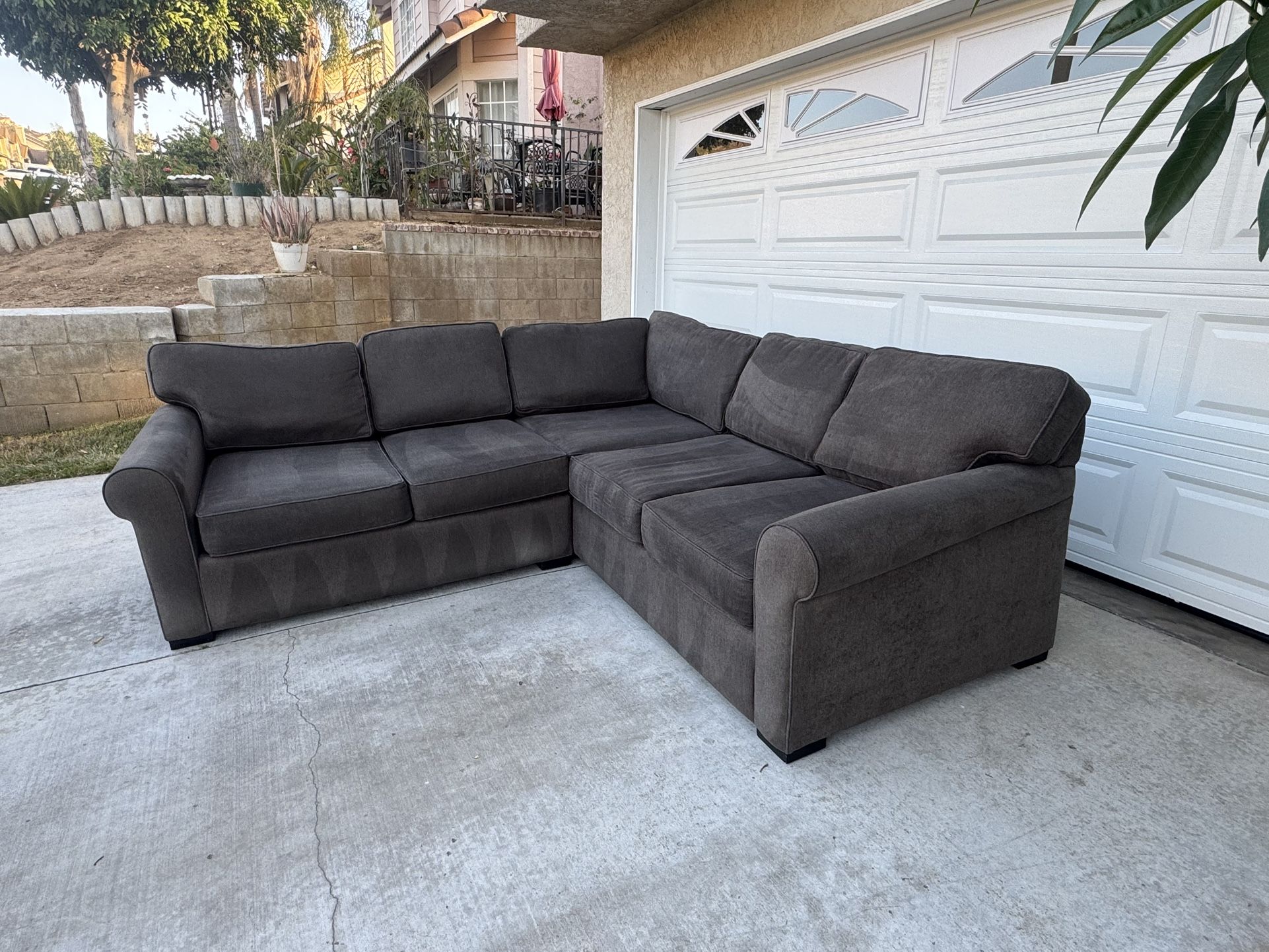 Sectional Couch ***WILL DELIVER ***