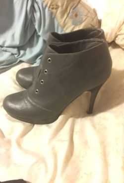 Like New Madden Girl Booties Gray, Sz 9