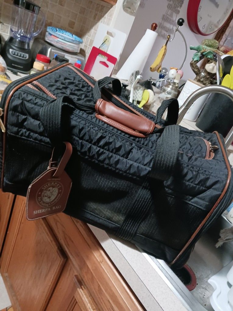 18in Airline Aprroved Sherpa Pet Carrier 24 Final Price...Paid 89+ Leather Hadles An Trim An Soft Fluffy PADDING Inside