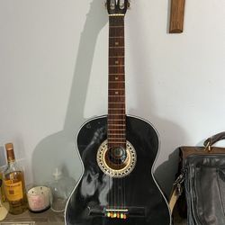 Tres Pinos Classical Acoustic Guitar