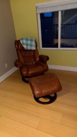 Brown Leather Swivel Recliner & Ottoman – Great Condition