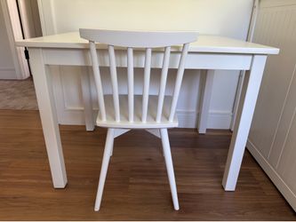 Pottery Barn Carolina Small Play Table  + chair and new table mat