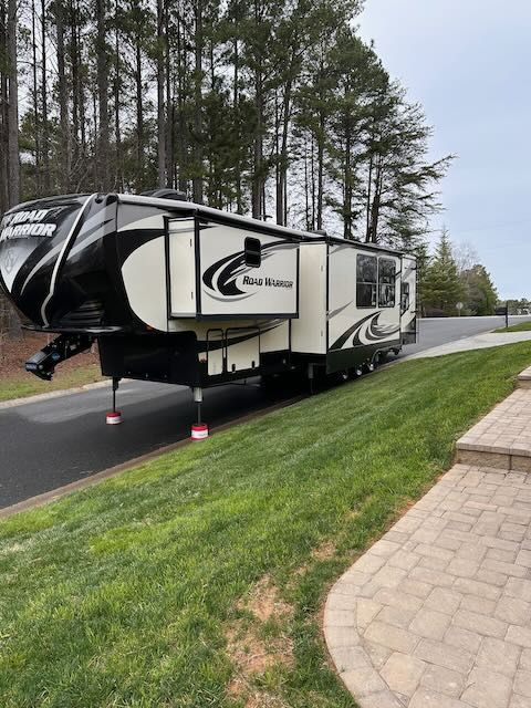 2019 Heartland Road Warrior 427RW