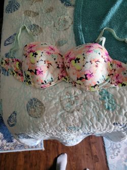 Worn a few times Victoria secret pink everyday push up bra 34 D Victoria secret pink