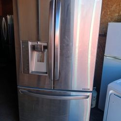 LG STAINLESS STEEL SMART COUNTER DEPTH FRENCH DOOR REFRIGERATOR ICE AND WATER DISPENSER 