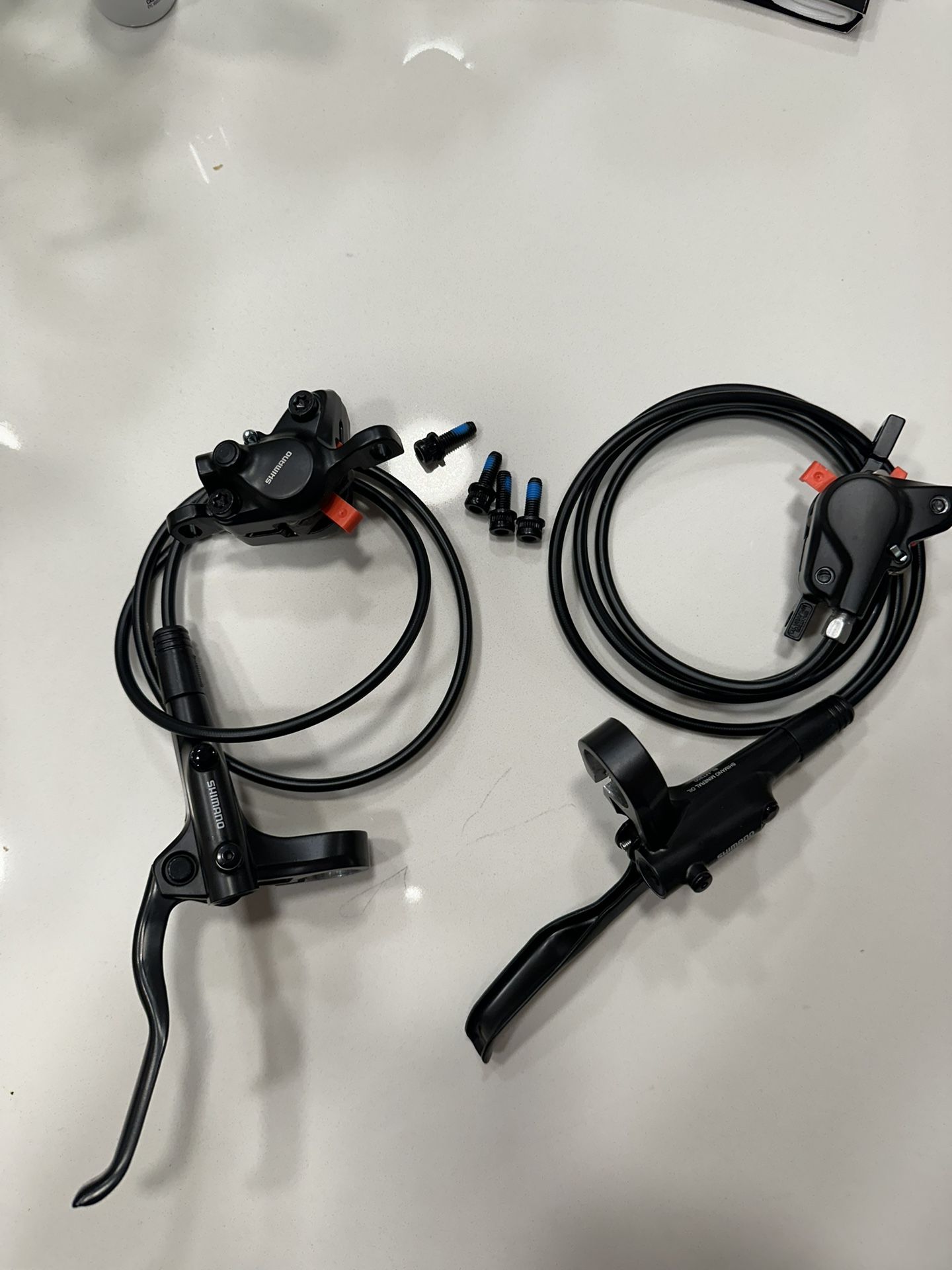 Shimano MT200 2 piston hydraulic brakes front and rear 