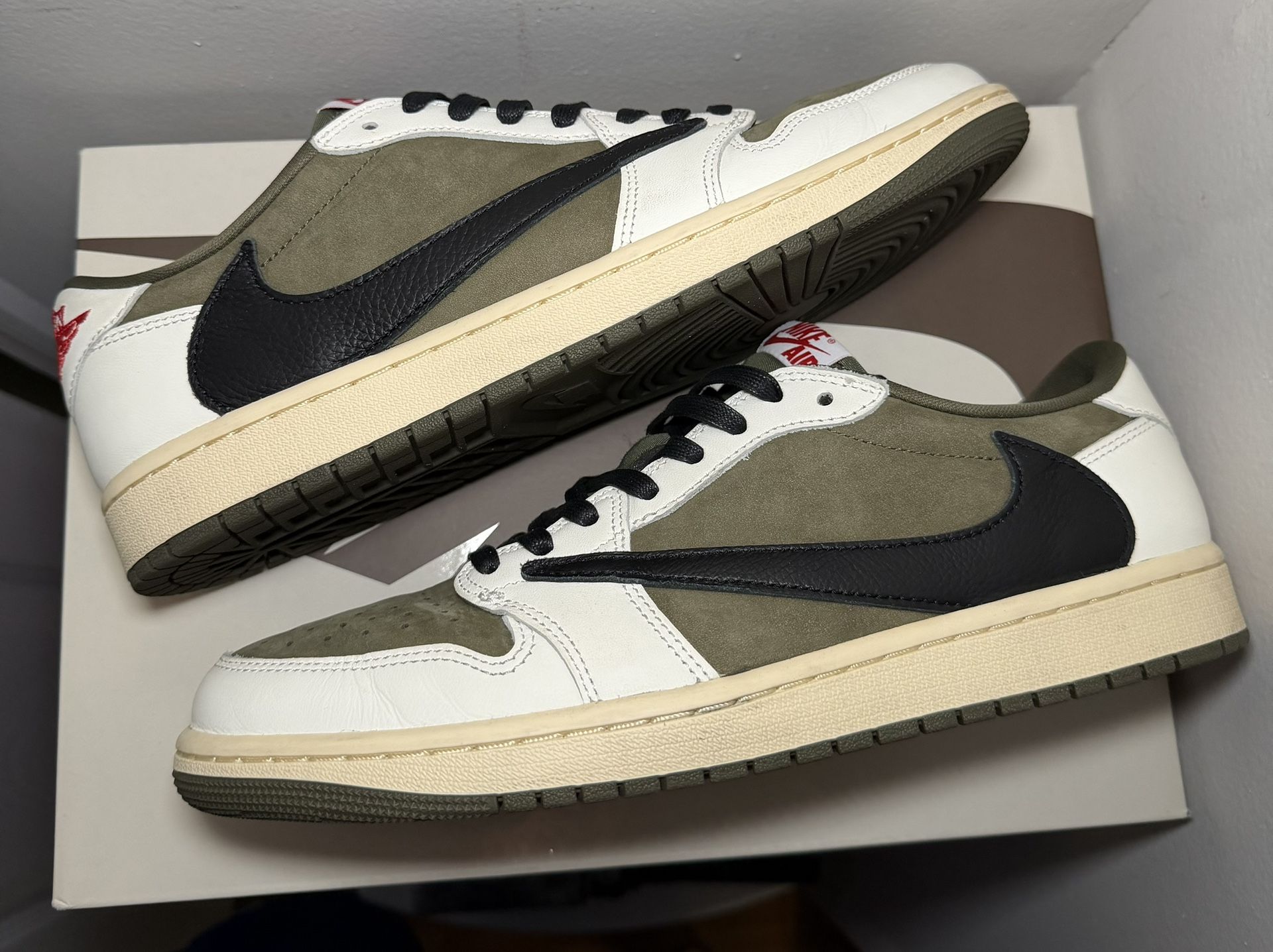 Jordan 1 Low  (Travis Scott)