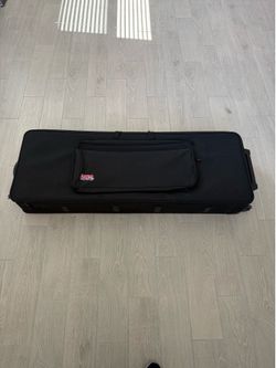 Gator GKP76-BLK Semi-Rigid Lightweight Pro Wheeled Case for 76-Note Keyboards; Charcoal Black