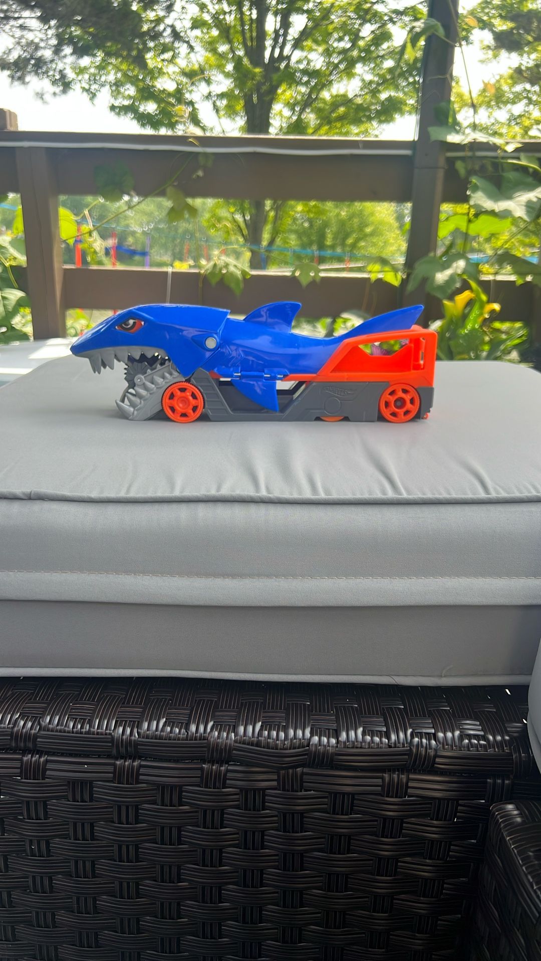 Hot Wheels Shark Car Eater
