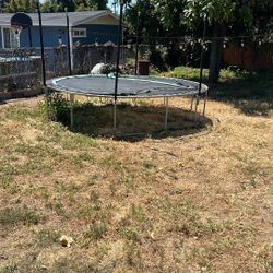 Free Trampolín And Couches Gratis En La Puente 