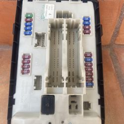 Fuse Box Junction Box  2010-2012  Infiniti Fx35 