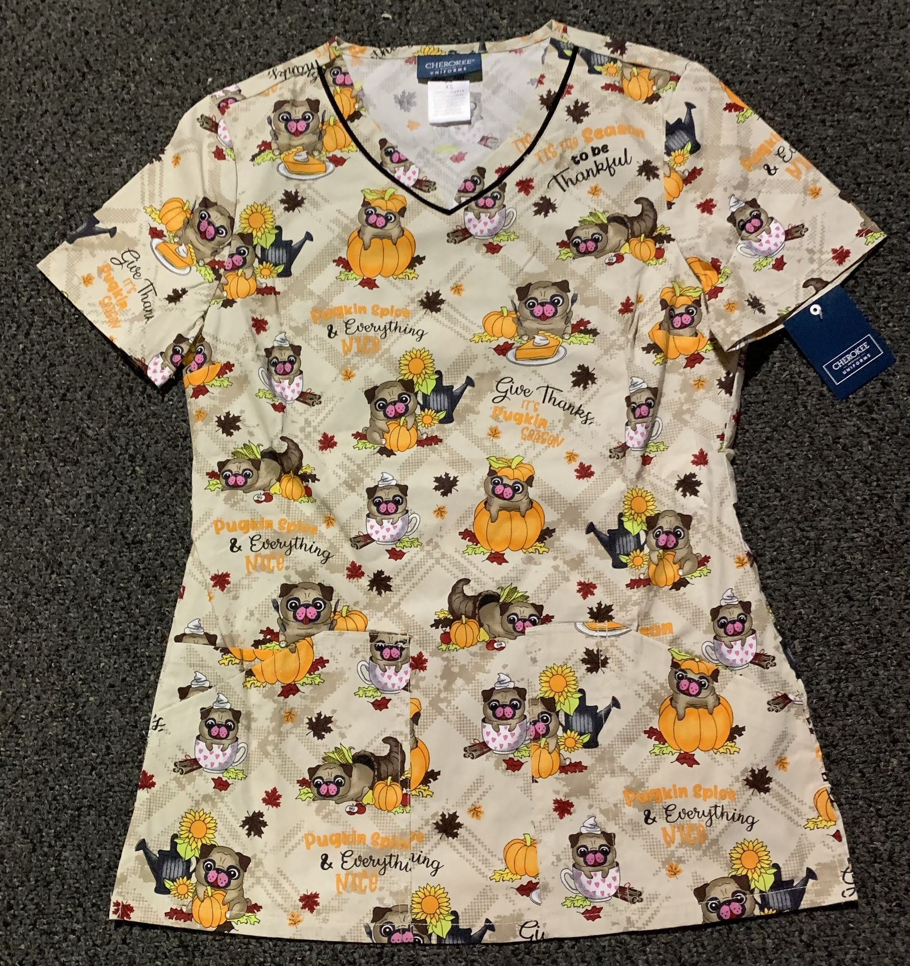 New Cherokee women’s size XS pug dog fall pumpkin Thanksgiving cotton and spandex scrub top