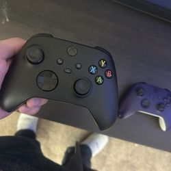 2 Xbox Series Controllers & 1 Turtle Beach “Recon Pro”