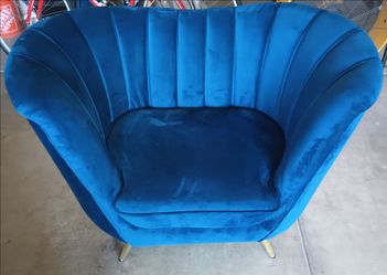 Like NEW Unique Dressing bedroom Bed Room Chair Loveseat love seat
