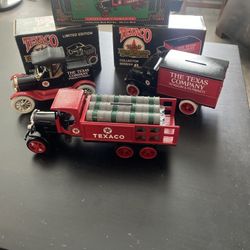 Texaco Ertl Diecast Coin Bank Set 