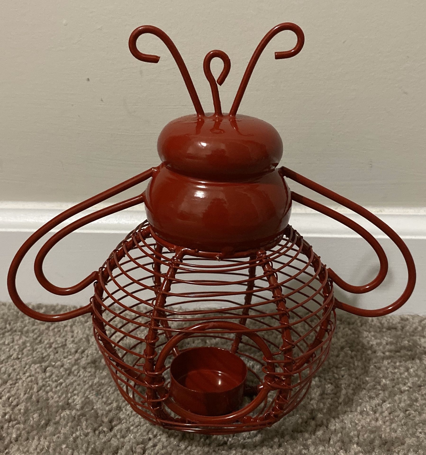 RED METAL BUMBLE BEE GARDEN OUTDOOR CANDLE HOLDER HOME DECOR ACCENT
