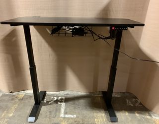 $250. Changzhou Bxinyuse Lift Desk. Made In China. Includes Delivery!