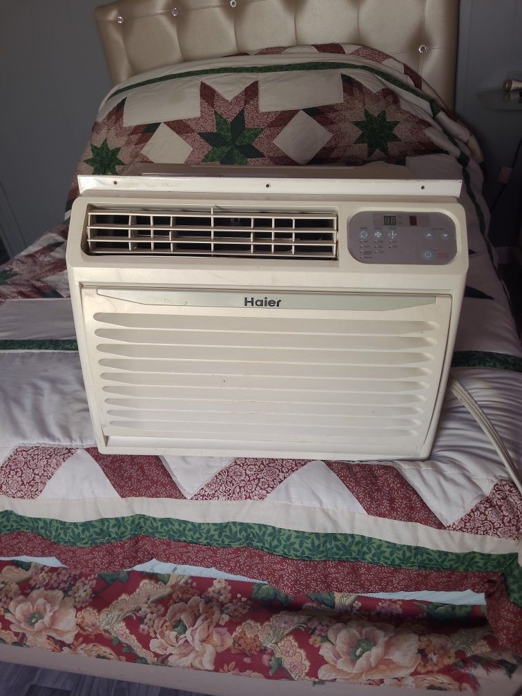 HAIER AC UNIT 800 BTU