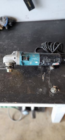 Makita 9565CV Angle Grinder