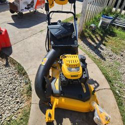 DEWALT 28 in. 224cc 3-in-1 Self-Propelled Gas Push Lawn Mower