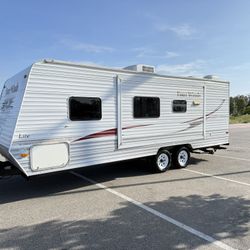 2008 Four Winds Lite Travel Trailer Camper