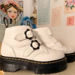 Dr. Martens Devon Flwr Size 7