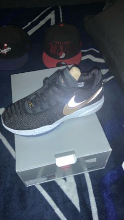 Lebron james 20 nike Black Metallic Gold Men’s Sneaker basketball shoes Size 10 New With Box