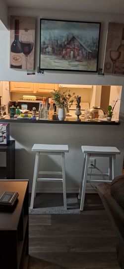 Your Kitchen Called... It's Missing These Gorgeous White Bar Stools 😉