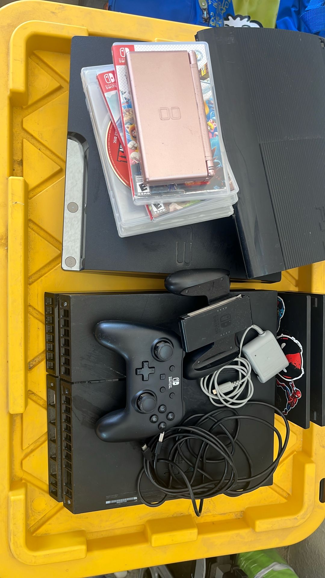 PS3 (2 Of Them) Ps4 (1) Nintendo DS With Pokémon Card