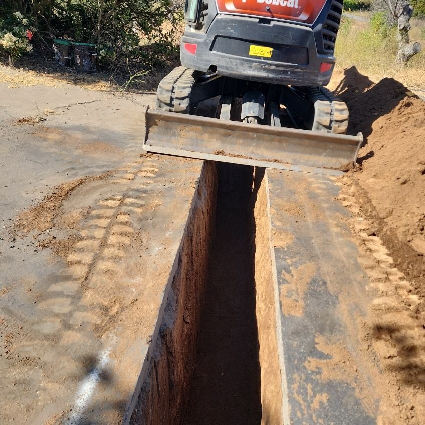 Bobcat & Excavator 